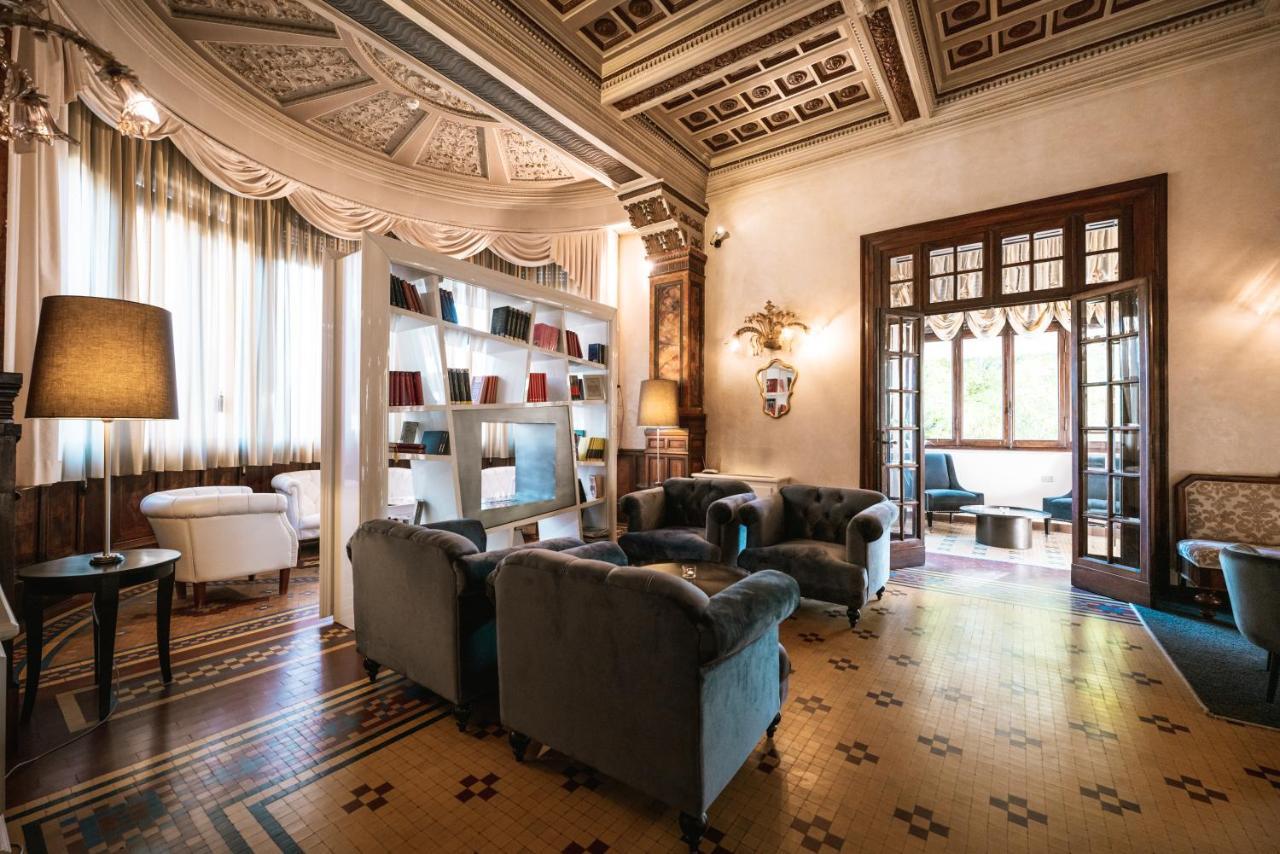 Hotel De La Ville Річчоне Екстер'єр фото